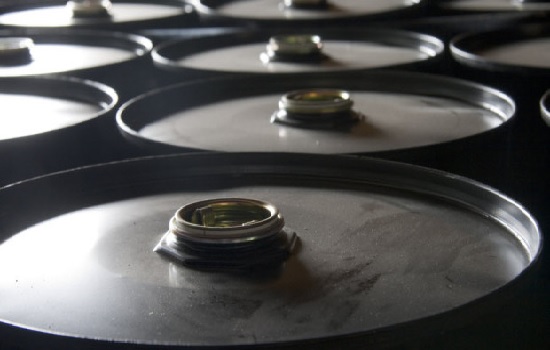 Dầu sụt gần 3% chờ tin về thỏa thuận cắt giảm sản lượng chi tiết từ OPEC